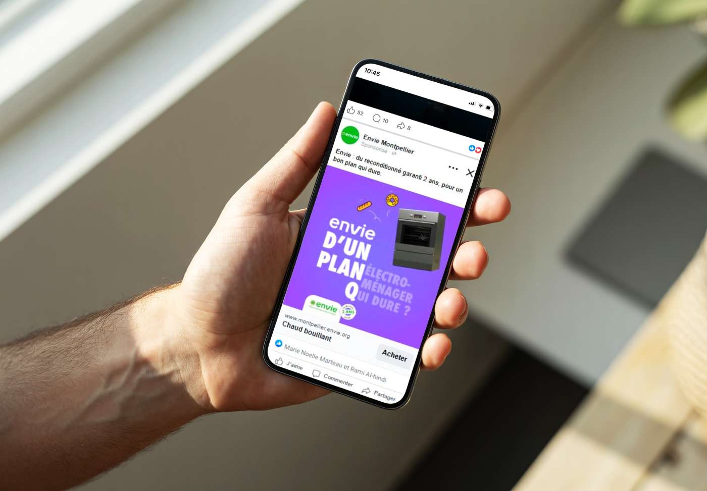 publicité Facebook sponsorisée Envie Montpellier sur un smartphone 