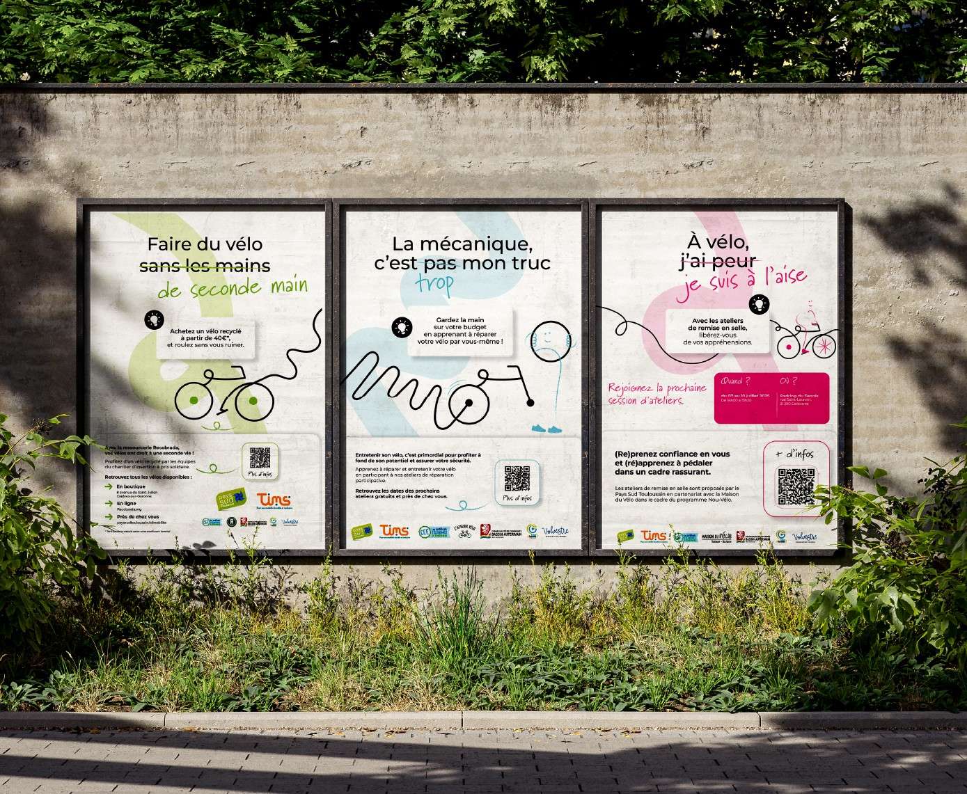 affiches nou-vélo sur un mur dans la rue 