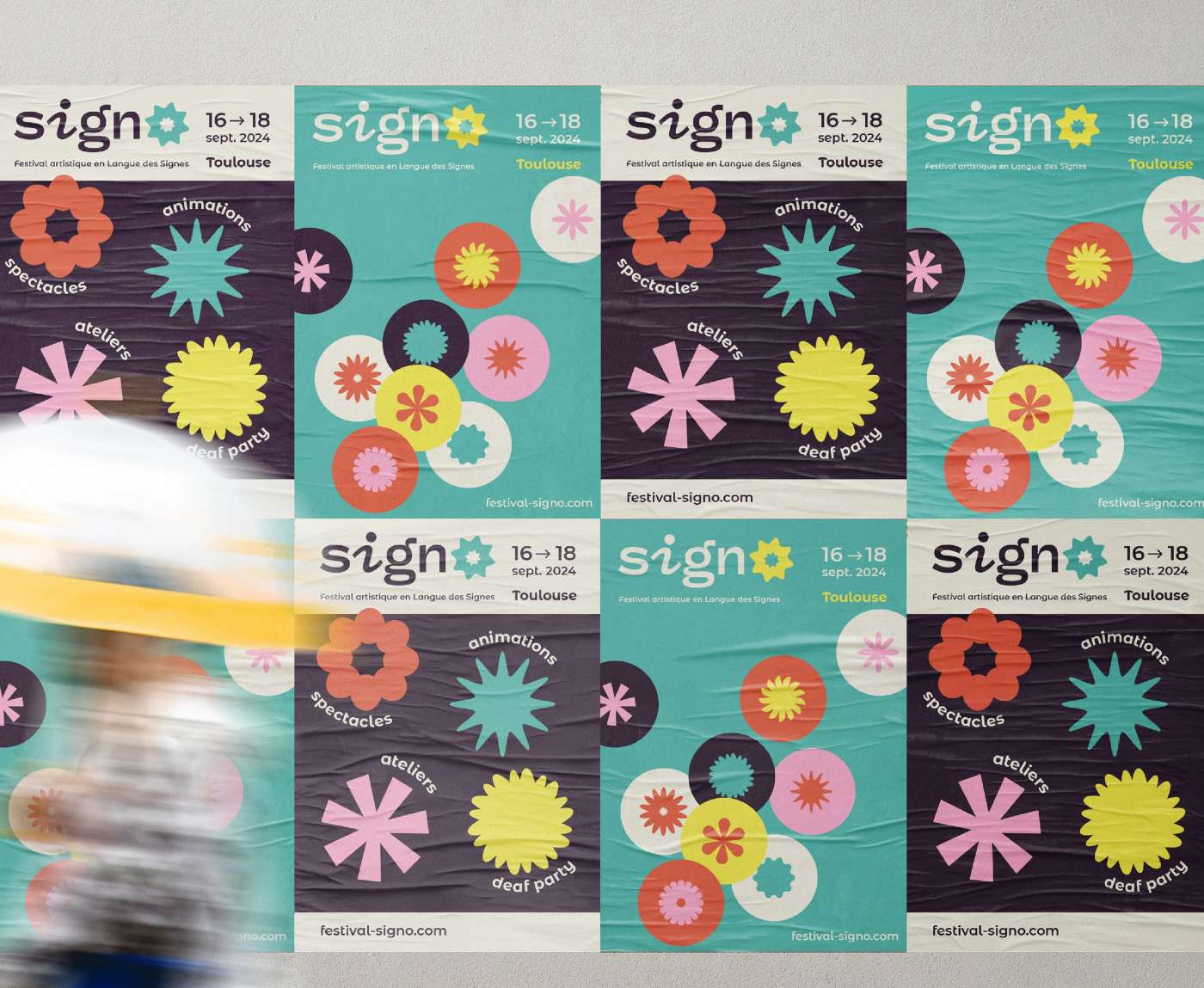 posters signo dans la rue